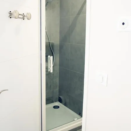 T2 - 28m2 Avec Cour Et Stationnement, Wifi Et Linge Fournis アパート アングレーム