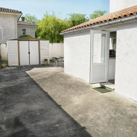 T2 - 28m2 Avec Cour Et Stationnement, Wifi Et Linge Fournis 아파트